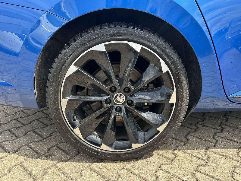 Škoda Superb (2020) 2.0 TSI 4x4 DSG SportLine - fotka 32 z 36