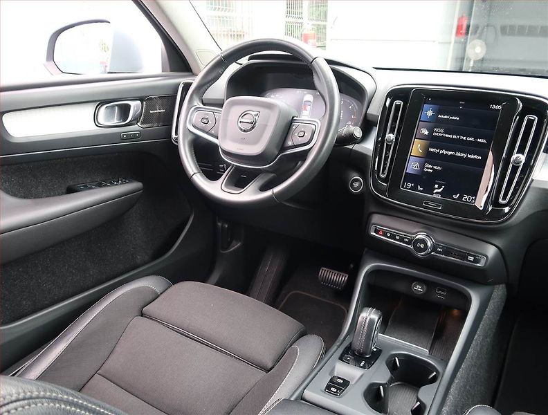 Volvo XC40 (2019) D4 AWD - fotka 7 z 24