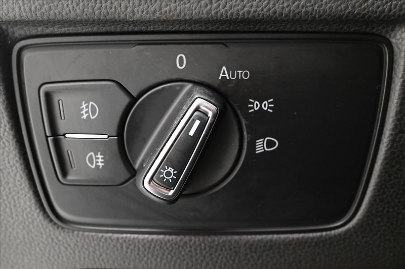 Volkswagen Passat 2,0 TDI 110 kW DSG Business Zá - fotka 27 z 31