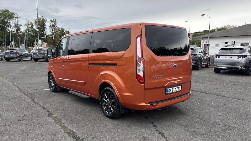 Ford Tourneo Custom (2019) 2.0L Ecoblue - fotka 4 z 29