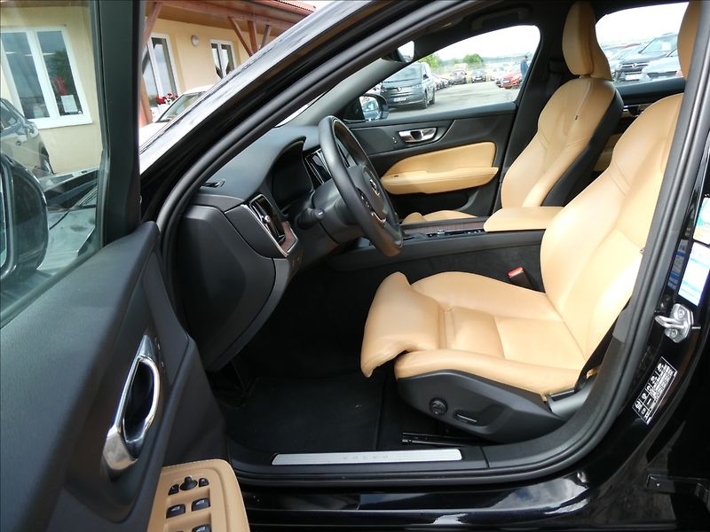 Volvo V60 2,0 D3 AWD Inscription,DPH,ČR - fotka 20 z 41