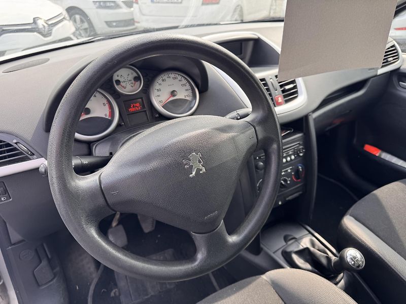 Peugeot 207 1.4 HDi, 50 kW,STK 07/28 - fotka 11 z 16