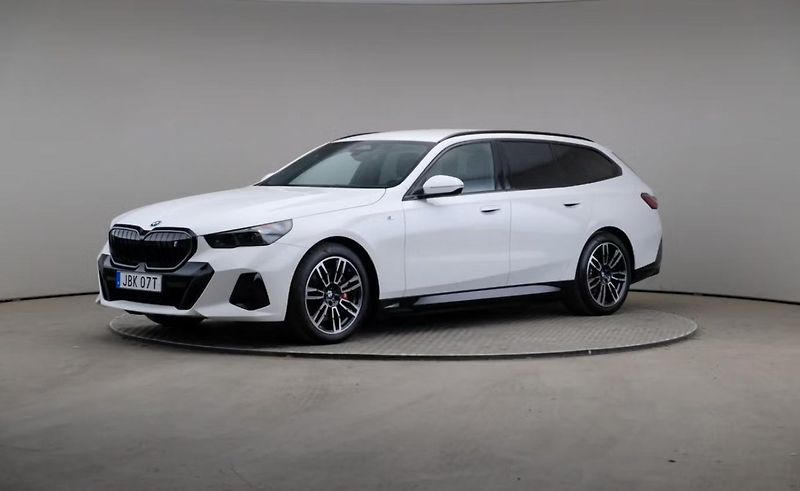 BMW i5 eDrive40 Touring M Kam Tažné - fotka 1 z 26