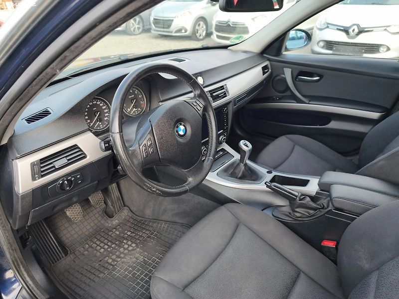 BMW Řada 3 (2008) - fotka 19 z 46