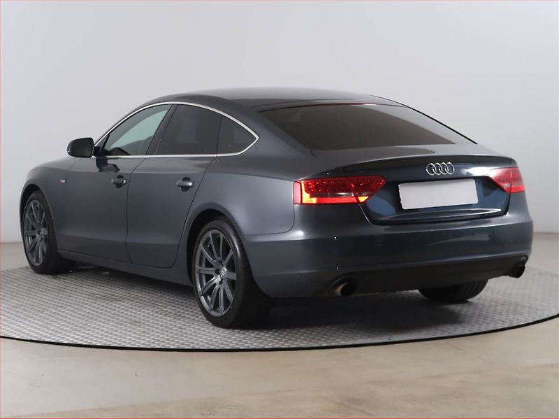 Audi A5 (2010) 2.0 TFSI, 4X4, Automat - fotka 4 z 15