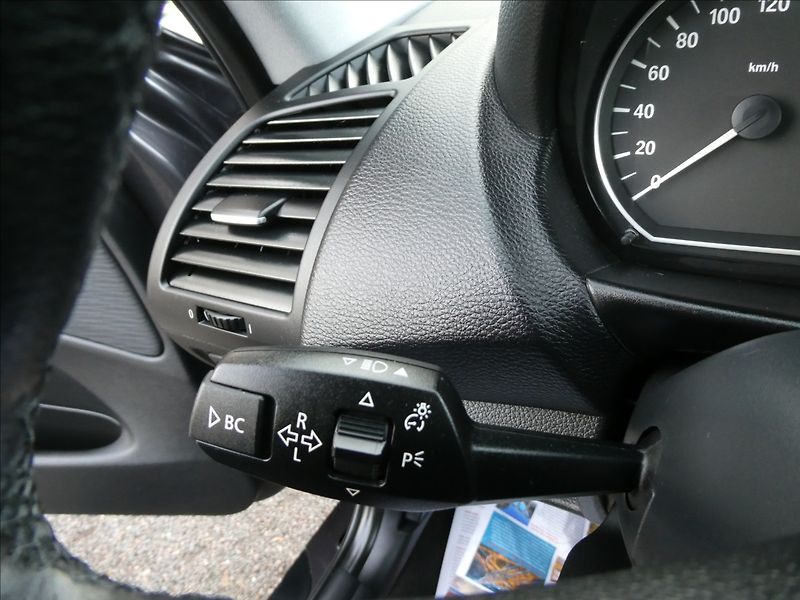 BMW Řada 1 1,6 i 85kW serviska, 2.majitel - fotka 31 z 40