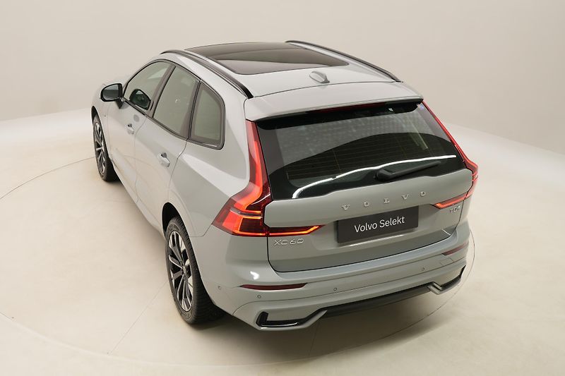Volvo XC60 T8 AWD RECHARGE DARK ULTRA CZ - fotka 18 z 61