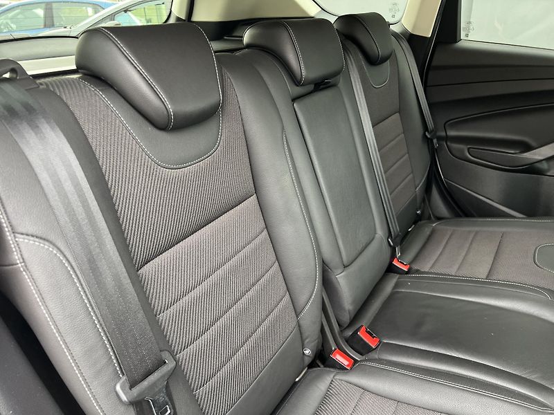 Ford Kuga 2.0TDCi 4x4 AUTOMAT TITANIUM  - fotka 29 z 44