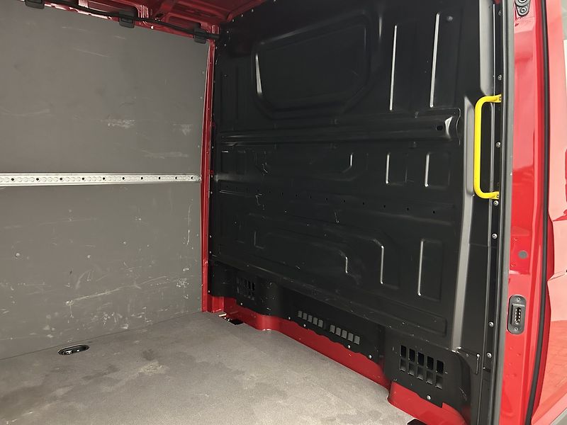 Volkswagen Crafter 2.0 TDI L3H2 - fotka 19 z 25