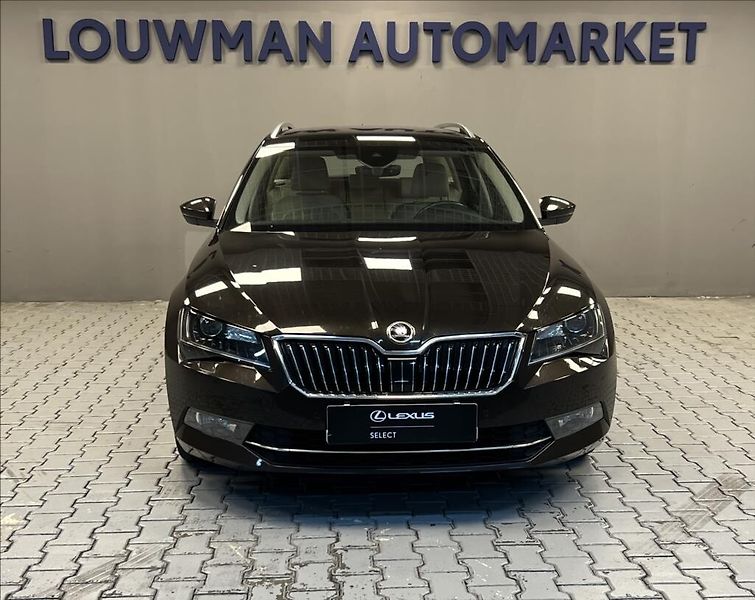 Škoda Superb 2,0 L&K DSG  COMBI - fotka 4 z 14