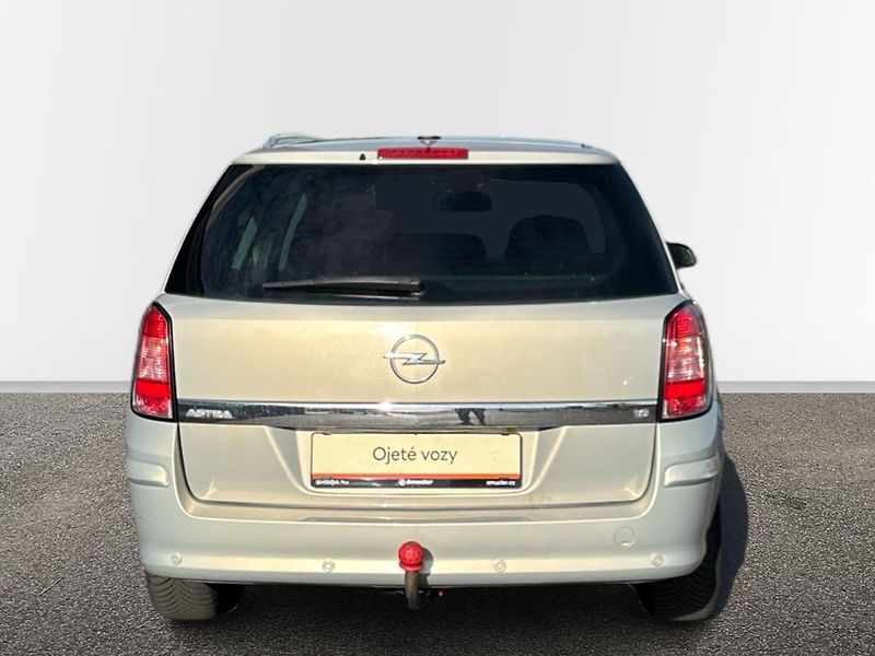 Opel Astra Kombi - fotka 17 z 26