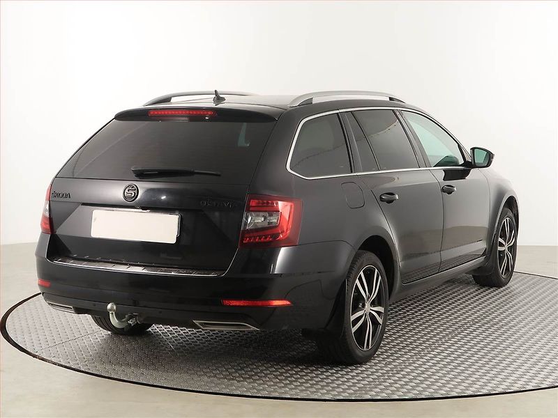 Škoda Octavia (2018) 1.5 TSI, Navi, Tempomat - fotka 5 z 18