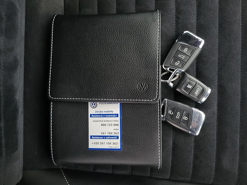 Volkswagen Passat SEDAN 2.0 TDi ELEGANCE *ČR - fotka 40 z 46