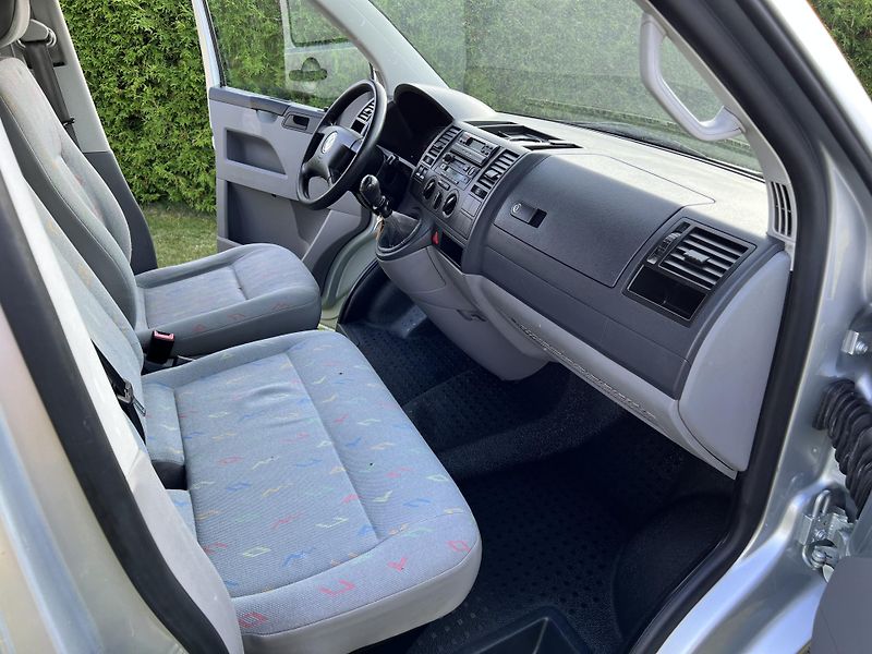 Volkswagen Transporter 1.9TDI 77KW,6MÍST,1MAJ,127TKM - fotka 19 z 45