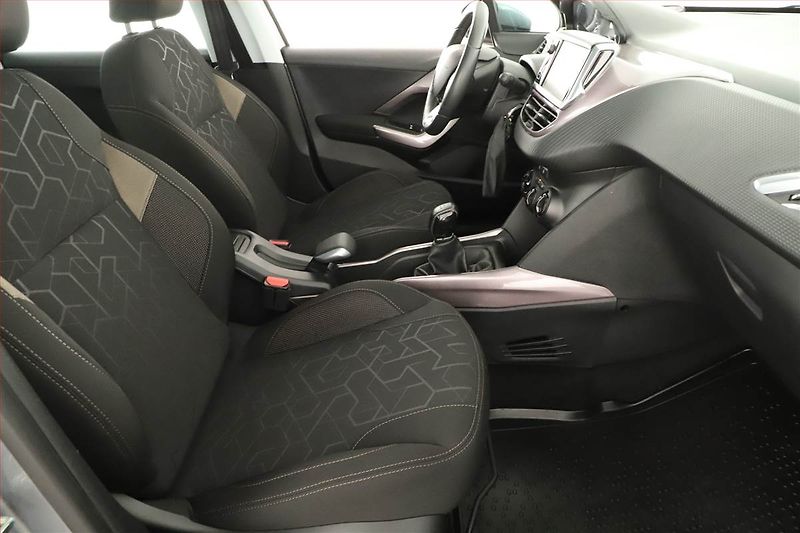 Peugeot 2008 (2015) 1.2 PureTech, Serv.kniha - fotka 7 z 12