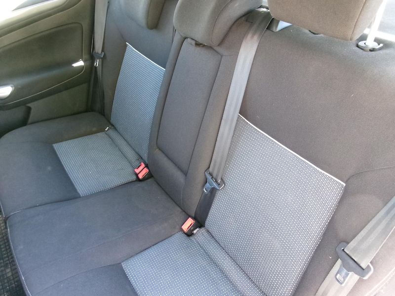 Ford Mondeo (2012) 2.0 TDCi AC TEMP ZADÁNO - fotka 13 z 23