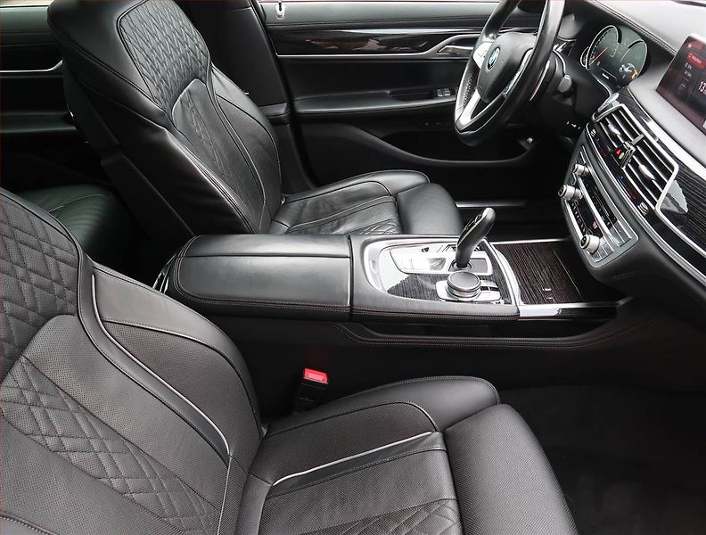 BMW Řada 7 (2019) 730 Ld xDrive - fotka 9 z 14