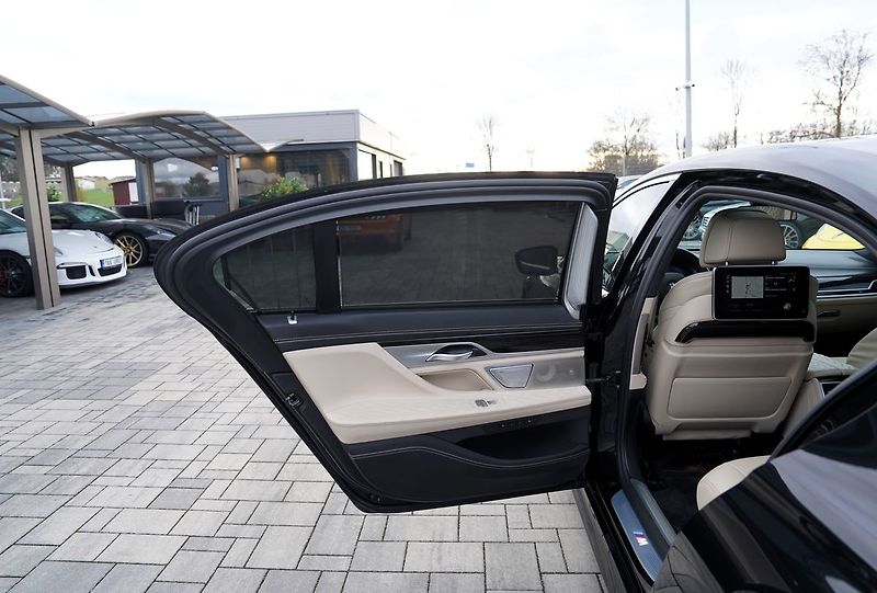 BMW Řada 7 750 Ld xDrive/Laser/M paket/ČR - fotka 15 z 50
