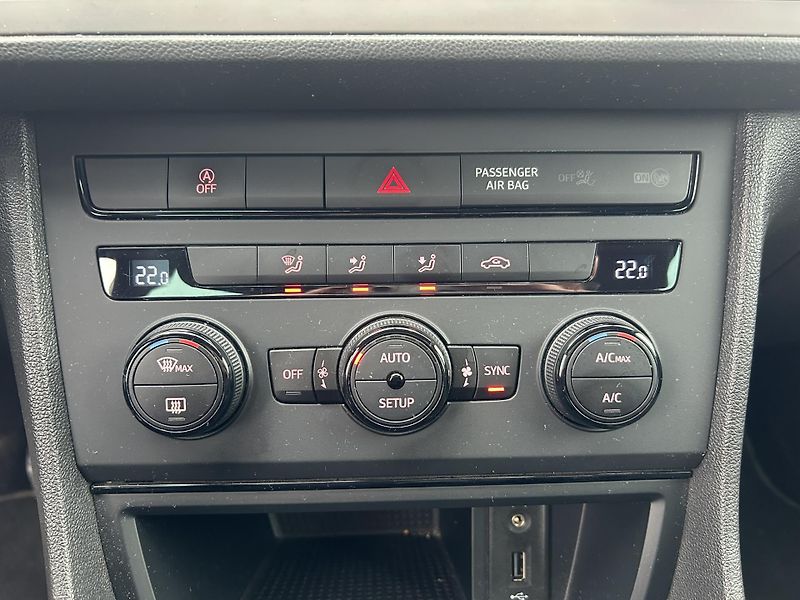 Seat Leon 1.2 TSI Reference 81kW - fotka 18 z 22