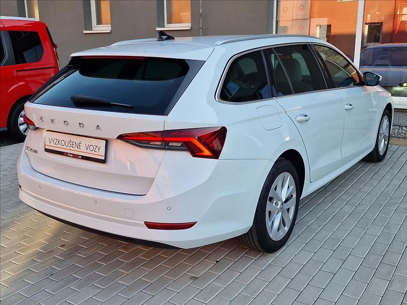 Škoda Octavia 2.0 TDI DSG Style,ČR,1.Maj - fotka 10 z 50