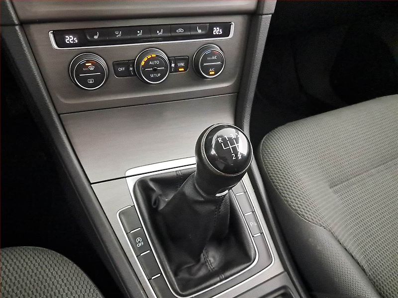 Volkswagen Golf (2014) 1.6 TDI, Serv.kniha, Tempomat - fotka 13 z 18