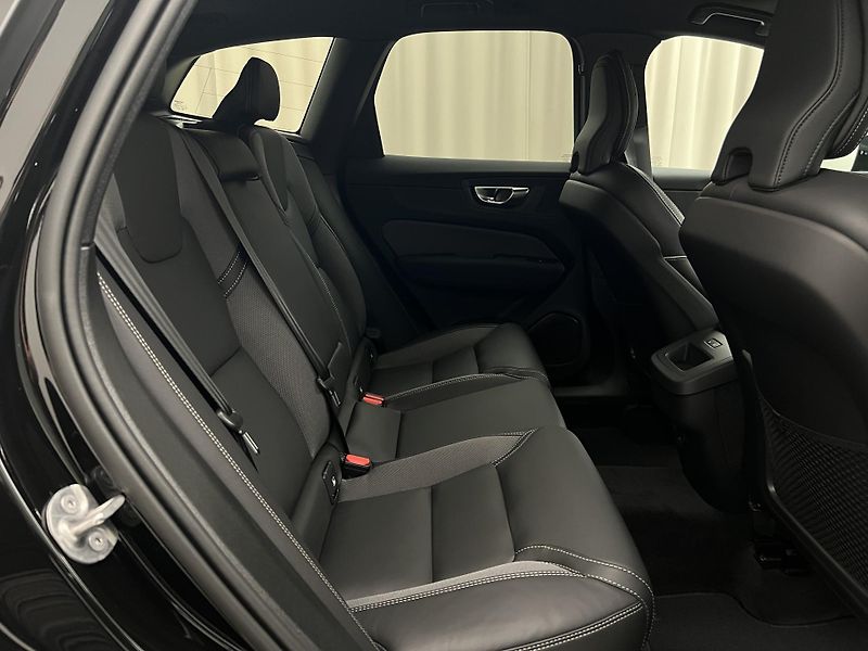 Volvo XC60 (2026) B5 AWD BLACK EDITION PLUS AUT - fotka 27 z 42
