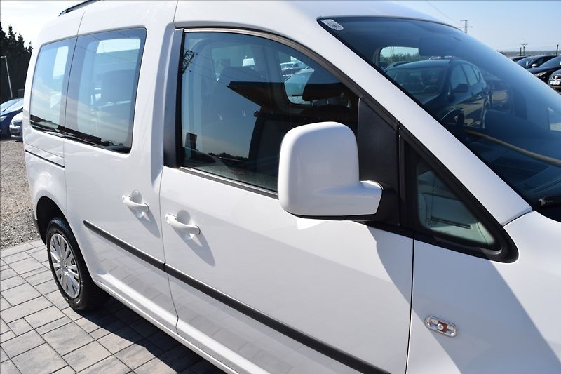 Volkswagen Caddy 1,6 TDI 75KW BEZ KOROZE - fotka 9 z 48