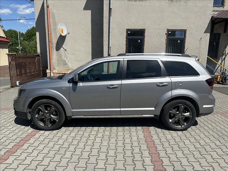 Fiat Freemont 2,0 CROSS 4x4 AUTOMAT - fotka 9 z 32