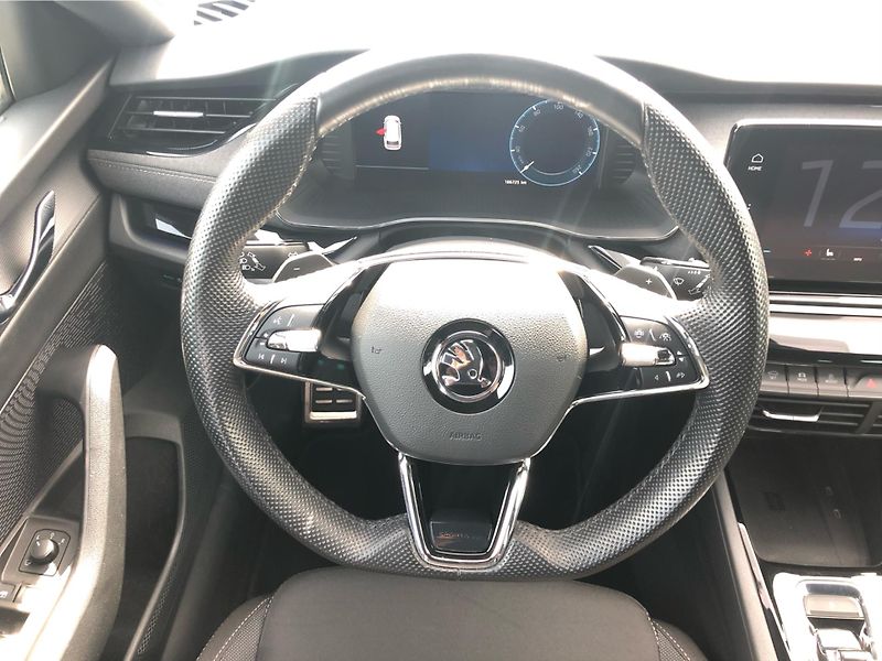 Škoda Octavia COMBI 2.0 TDi DSG 7 st. SPORTL - fotka 17 z 28