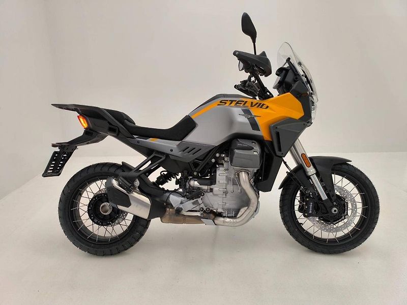 Moto Guzzi V 100 Stelvio (2025) Stelvio V100 Giallo Savana E5+ - fotka 2 z 13