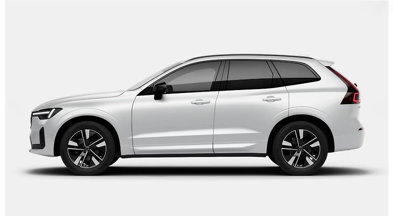Volvo XC60 (2026) B5 AWD PLUS DARK AUT - fotka 2 z 14