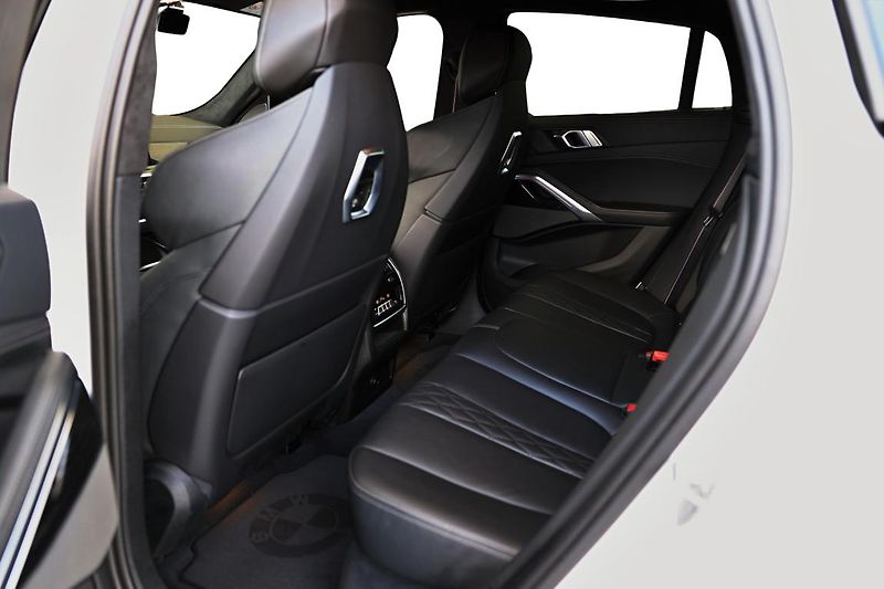 BMW X6 M60i - fotka 14 z 16