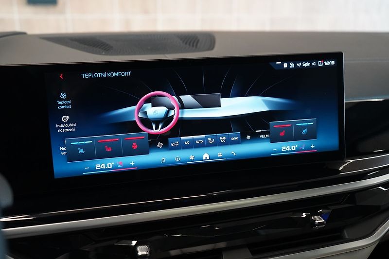 BMW X7 M60i xDrive, Masáž, Skylounge - fotka 31 z 50