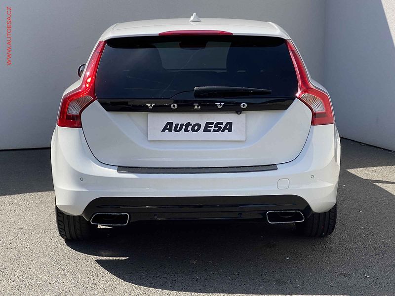 Volvo V60 (2017) 2.0 D, AT, LED, kamera - fotka 5 z 19