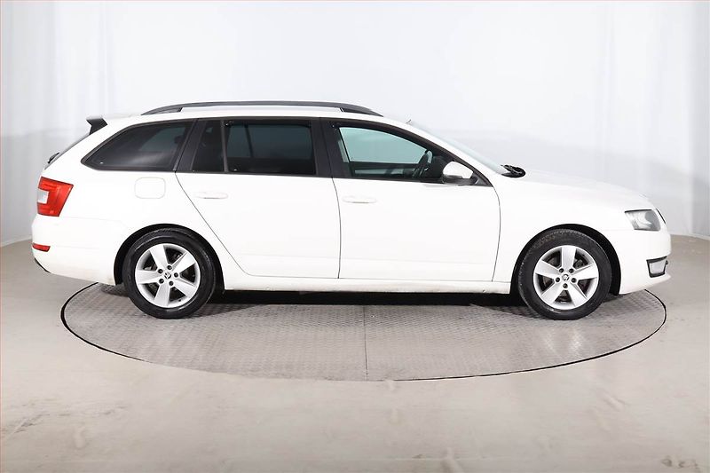 Škoda Octavia (2015) 1.6 TDI, Tempomat - fotka 6 z 21