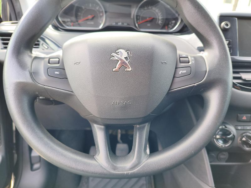 Peugeot 208 (2012) 1,6 eHDI 68Kw - fotka 19 z 33