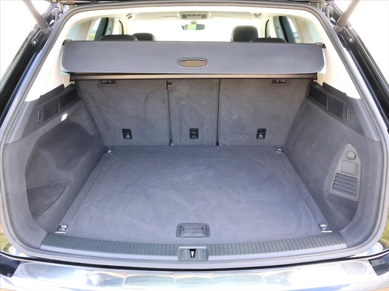 Volkswagen Touareg 3,0 TDI 170kW DSG 4M LED CZ - fotka 10 z 32