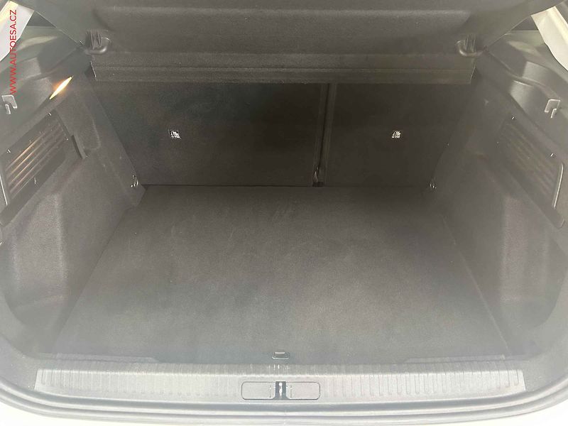 Citroën C4 (2022) 1.5 HDi, 2.maj,ČR, Feel, LED - fotka 7 z 18