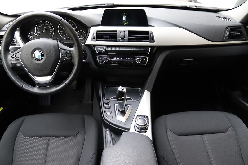 BMW Řada 3 318D TOURING F31 110kW - fotka 37 z 50