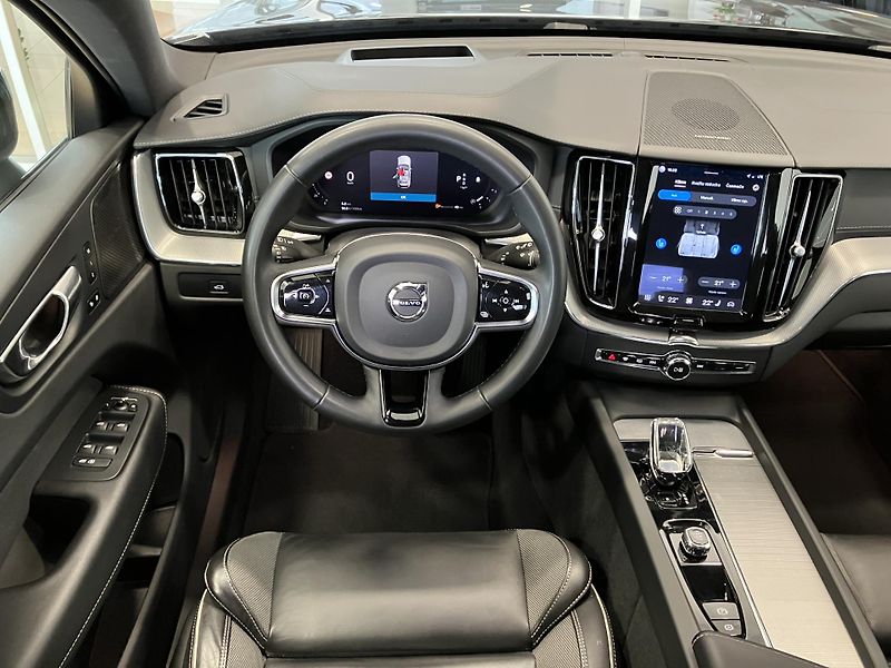 Volvo XC60 B4 FWD Ultimate Dark AT8 - fotka 15 z 44