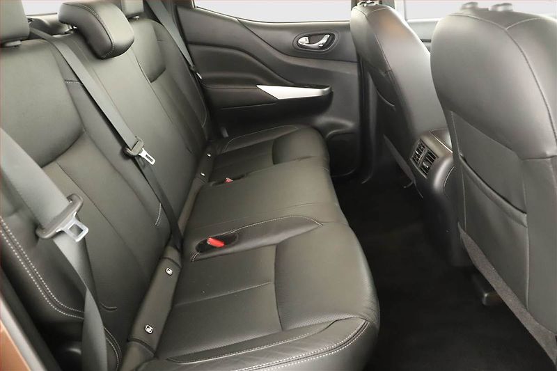 Nissan Navara (2019) 2.3 dCi, Navigace, Xenony - fotka 9 z 27