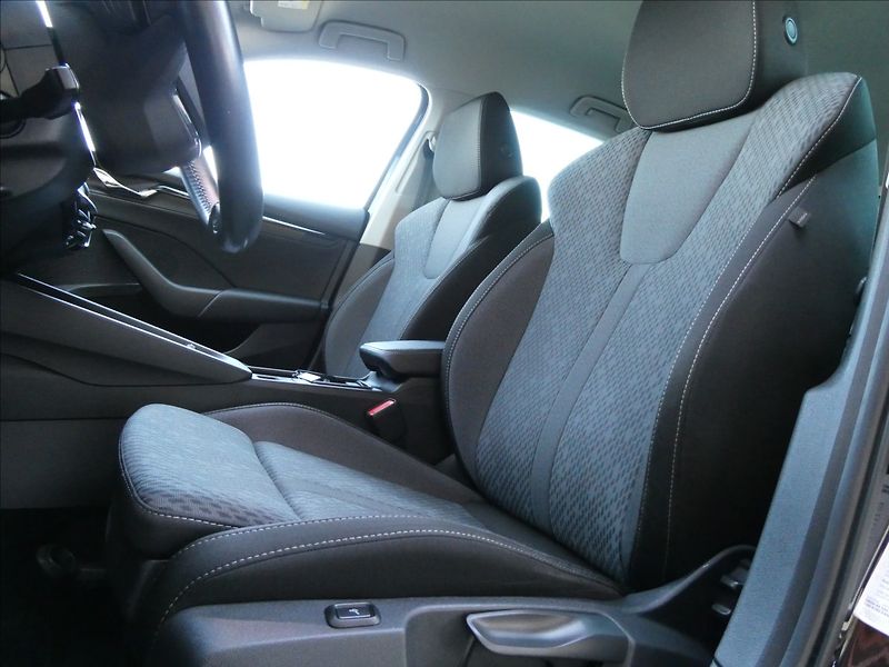 Škoda Octavia 1,5 TSi 110kW DSG 1.majitel - fotka 37 z 51