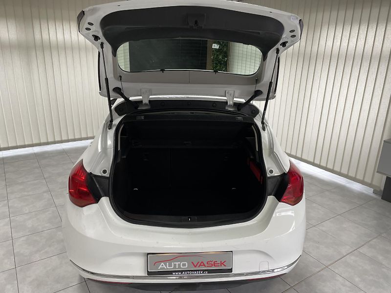Opel Astra 1.4 i ČR 1.MAJITEL SERVISKA  - fotka 24 z 24