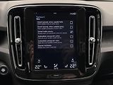 Volvo XC40 T4 AWD MOMENTUM CZ REZERVACE - náhled 32