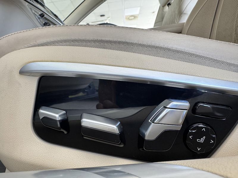 BMW Řada 7 750i xDrive*Laser*NočníVidění - fotka 36 z 47