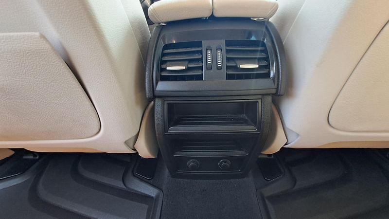 BMW X5 3.0 xDrive 30D - fotka 17 z 32
