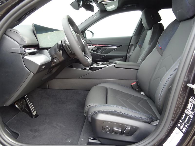 BMW Řada 5 540d xDrive Touring - fotka 2 z 6