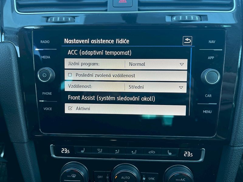 Volkswagen Golf (2020) VARIANT CL 1,0 TSI BMT OPF 6G - fotka 27 z 32