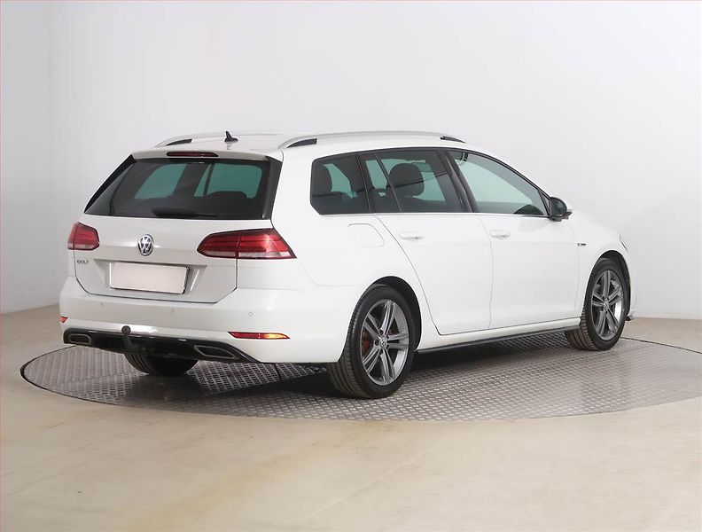 Volkswagen Golf (2020) R-Line 1.5 TSI, Automat, Kůže - fotka 5 z 20