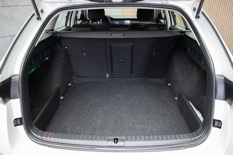 Škoda Octavia 2.0 TDI 110kW AMBITION+*ČR 1.M - fotka 34 z 38